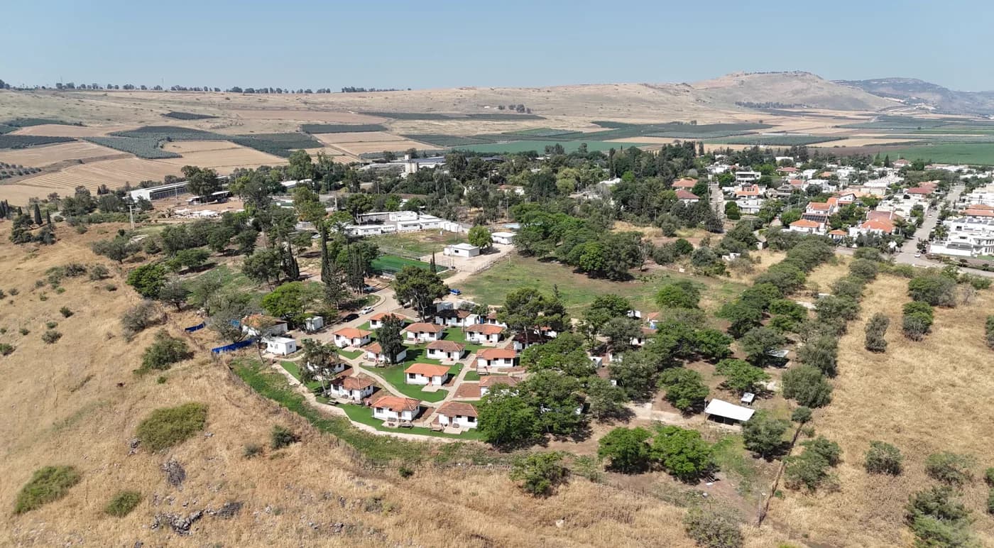 תלמידים לומדים בישיבה
